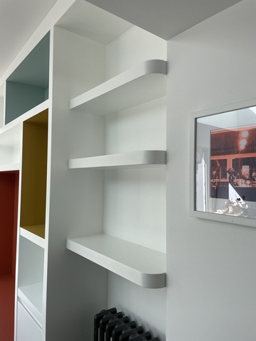 Projet Jodie - Bibliothèque et entrée d’une maison rénovée