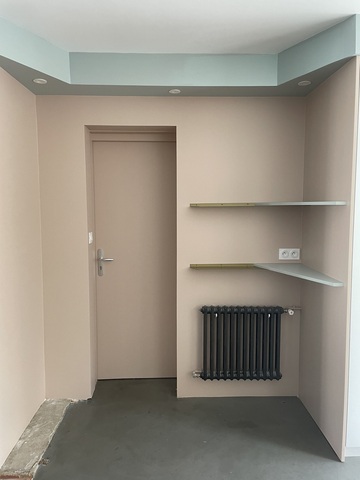 Projet Jodie - Bibliothèque et entrée d’une maison rénovée