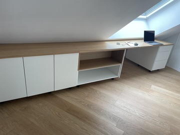 Projet Aubrey I - Agencement sur mesure de placards et bureau sous rampant