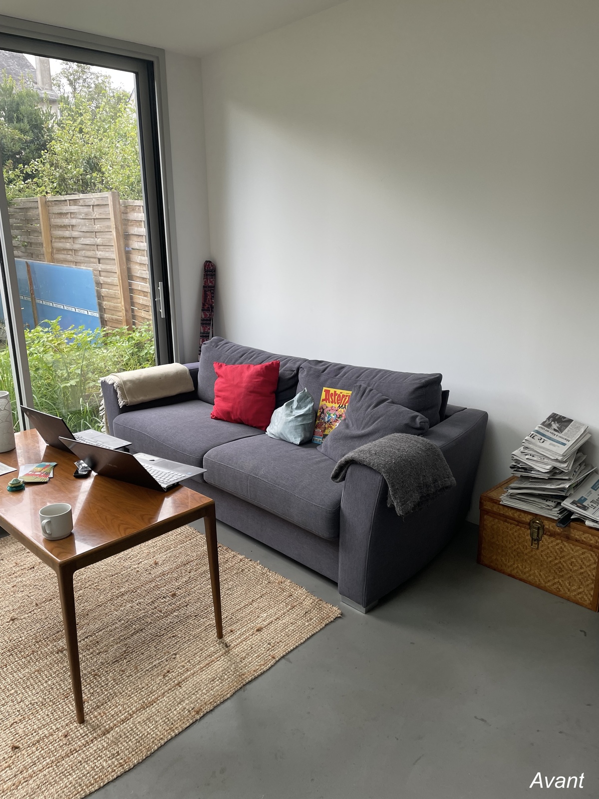 Projet Jodie - Bibliothèque et entrée d’une maison rénovée