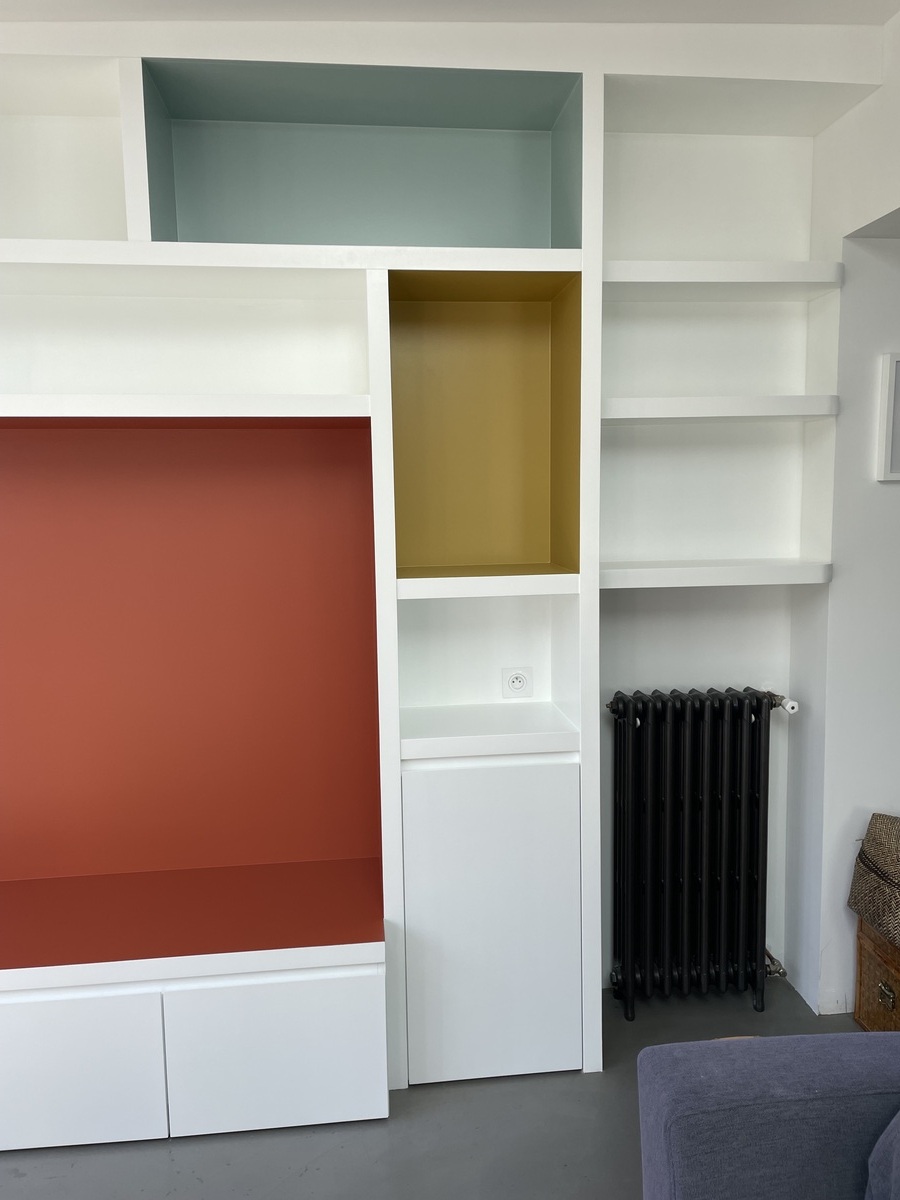 Projet Jodie - Bibliothèque et entrée d’une maison rénovée