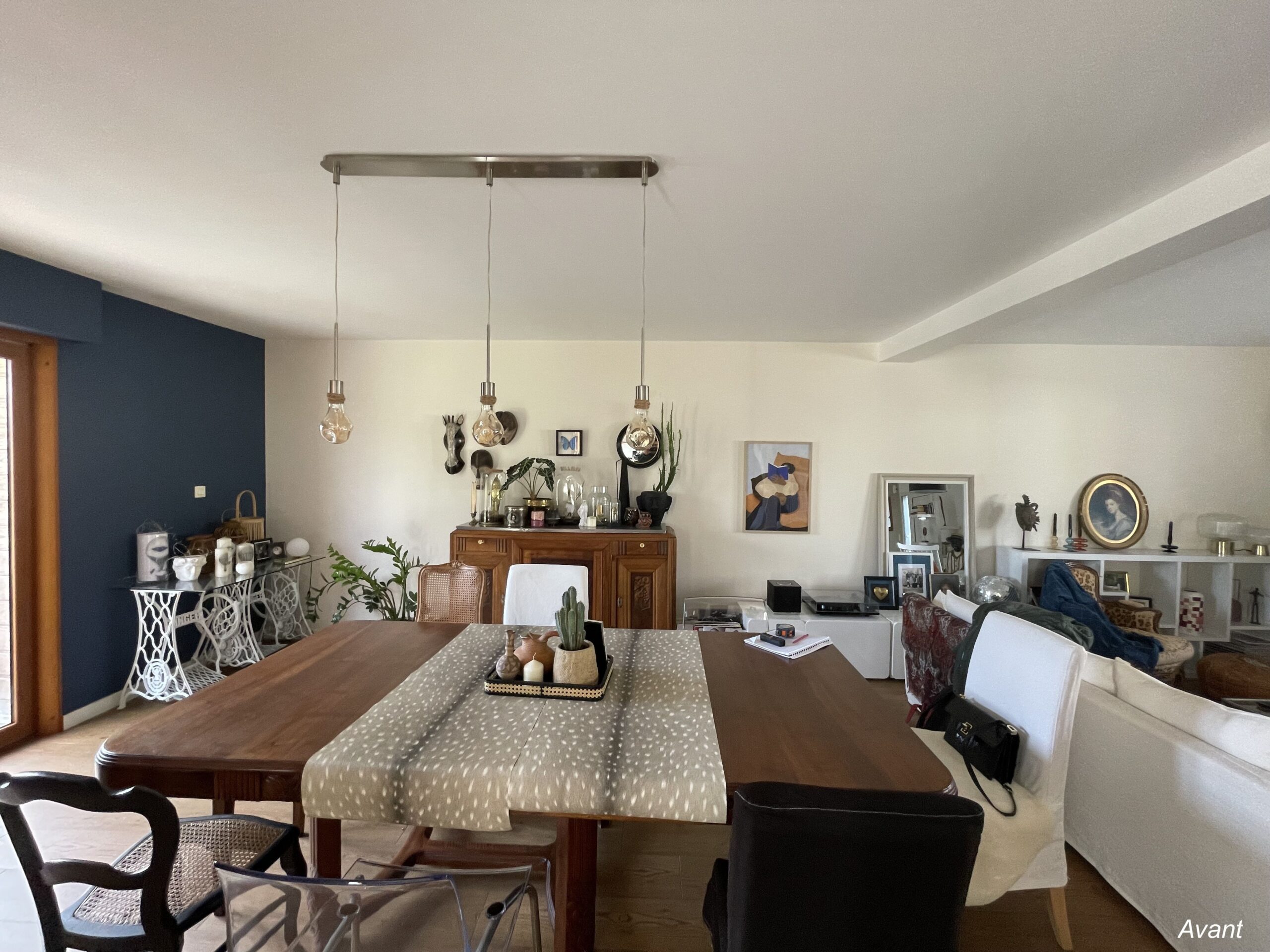 Bibliothèque sur mesure pour objets déco et platine vinyle – Projet Ashley