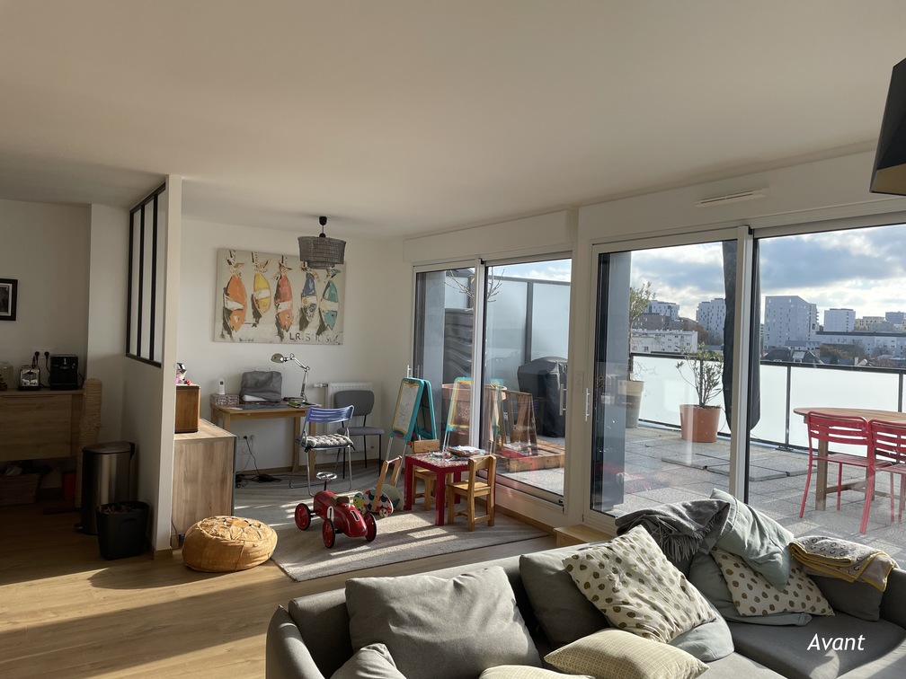 Agencement sur mesure d'un meuble TV et d'un bureau à Rennes