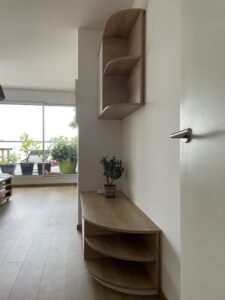 Agencement sur mesure d'un meuble TV et d'un bureau à Rennes