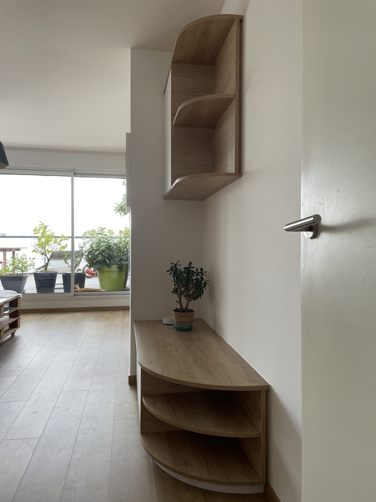 Agencement sur mesure d'un meuble TV et d'un bureau à Rennes